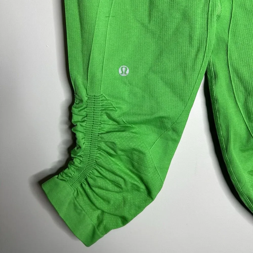 Women's Lululemon Size 6 In‎ The Flow Cropped Leggings Scrunch High Rise Green